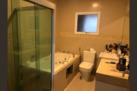 Casa de condomínio à venda com 420m², 3 quartos e 4 vagasBanheiro