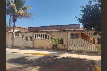 Casa de condomínio à venda com 350m², 4 quartos e 2 vagas Casa de condomínio à venda com 350m², 4 quartos e 2 vagasFoto 02