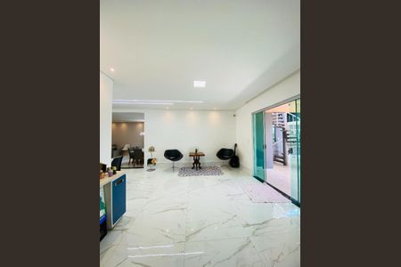 Casa à venda com 600m², 5 quartos e 7 vagas Casa à venda com 600m², 5 quartos e 7 vagasFoto 15