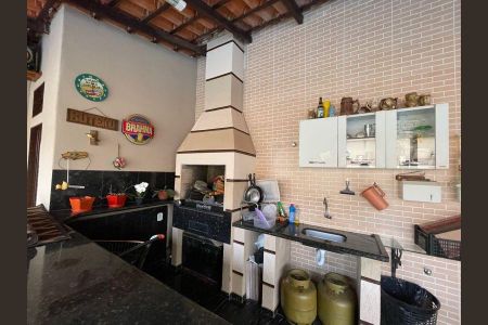 Casa de condomínio à venda com 400m², 4 quartos e 5 vagas Casa de condomínio à venda com 400m², 4 quartos e 5 vagasFoto