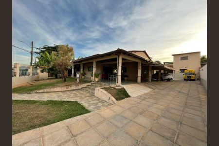 Casa de condomínio à venda com 400m², 4 quartos e 5 vagas Casa de condomínio à venda com 400m², 4 quartos e 5 vagasFoto