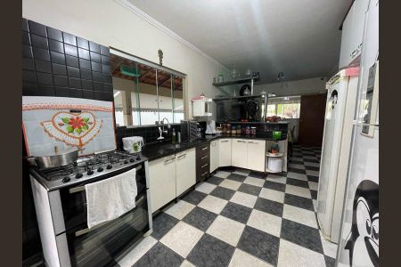 Casa de condomínio à venda com 400m², 4 quartos e 5 vagas Casa de condomínio à venda com 400m², 4 quartos e 5 vagasFoto