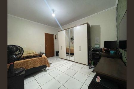 Casa de condomínio à venda com 400m², 4 quartos e 5 vagas Casa de condomínio à venda com 400m², 4 quartos e 5 vagasFoto