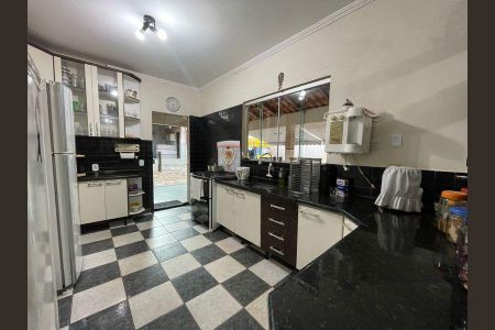 Casa de condomínio à venda com 400m², 4 quartos e 5 vagas Casa de condomínio à venda com 400m², 4 quartos e 5 vagasFoto