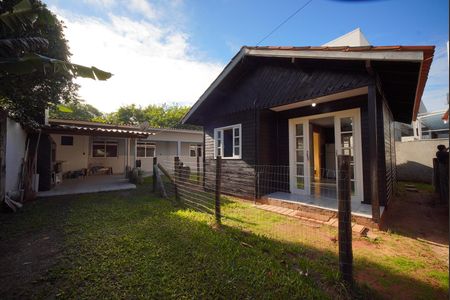 Casa para alugar com 70m², 2 quartos e 2 vagasFachada
