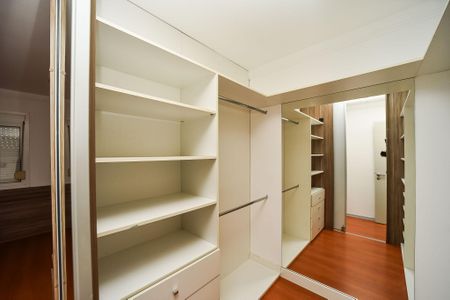 Apartamento à venda com 65m², 2 quartos e 2 vagas Apartamento à venda com 65m², 2 quartos e 2 vagasCloset da Suíte 1