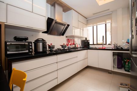 Apartamento para alugar com 145m², 3 quartos e 2 vagas Apartamento para alugar com 145m², 3 quartos e 2 vagasCozinha e Área de Serviço