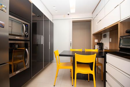 Apartamento para alugar com 145m², 3 quartos e 2 vagas Apartamento para alugar com 145m², 3 quartos e 2 vagasCozinha e Área de Serviço