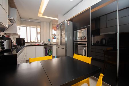 Apartamento para alugar com 145m², 3 quartos e 2 vagas Apartamento para alugar com 145m², 3 quartos e 2 vagasCozinha e Área de Serviço