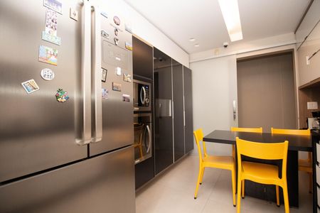 Apartamento para alugar com 145m², 3 quartos e 2 vagas Apartamento para alugar com 145m², 3 quartos e 2 vagasCozinha e Área de Serviço