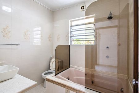 Casa para alugar com 520m², 4 quartos e 5 vagas Casa para alugar com 520m², 4 quartos e 5 vagasBanheiro 2