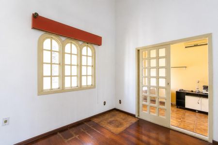 Casa para alugar com 520m², 4 quartos e 5 vagas