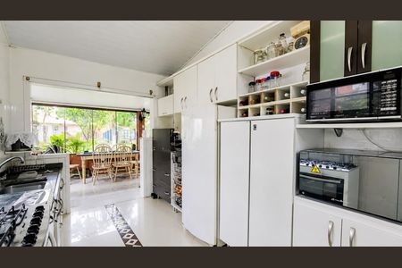 Cozinha de casa para alugar com 4 quartos, 520m² em Guarujá, Porto Alegre