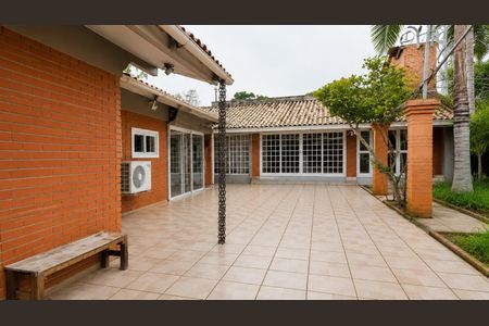 Casa para alugar com 520m², 4 quartos e 5 vagas