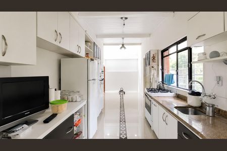 Cozinha de casa para alugar com 4 quartos, 520m² em Guarujá, Porto Alegre