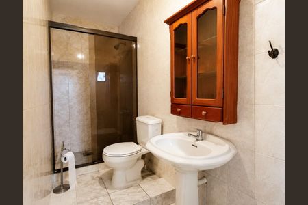 Casa para alugar com 520m², 4 quartos e 5 vagas Casa para alugar com 520m², 4 quartos e 5 vagasBanheiro 1