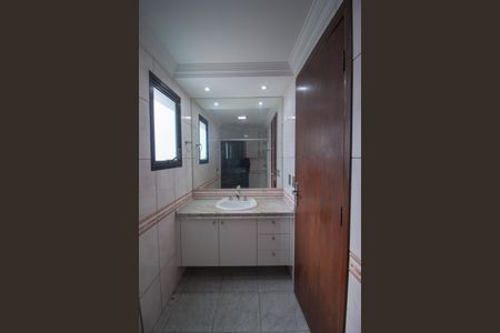 Apartamento para alugar com 226m², 4 quartos e 3 vagas Apartamento para alugar com 226m², 4 quartos e 3 vagasBanheiro da Suíte 2