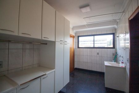 Apartamento para alugar com 226m², 4 quartos e 3 vagas Apartamento para alugar com 226m², 4 quartos e 3 vagasÁrea de Serviço