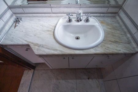 Apartamento para alugar com 226m², 4 quartos e 3 vagas Apartamento para alugar com 226m², 4 quartos e 3 vagasBanheiro da Suíte 1