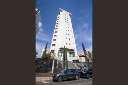 Apartamento para alugar com 226m², 4 quartos e 3 vagas Apartamento para alugar com 226m², 4 quartos e 3 vagasFachada