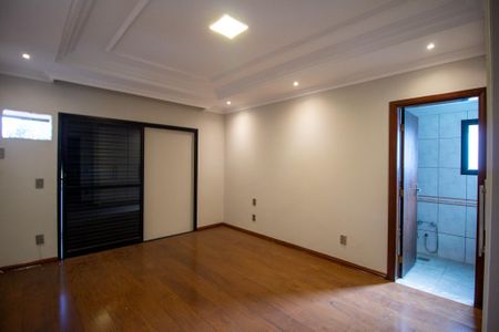 Apartamento para alugar com 226m², 4 quartos e 3 vagas Apartamento para alugar com 226m², 4 quartos e 3 vagasSuite 2