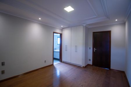 Apartamento para alugar com 226m², 4 quartos e 3 vagas Apartamento para alugar com 226m², 4 quartos e 3 vagasSuite 2