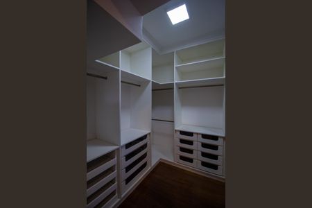 Apartamento para alugar com 226m², 4 quartos e 3 vagas Apartamento para alugar com 226m², 4 quartos e 3 vagasCloset da Suite 3