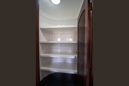 Apartamento para alugar com 226m², 4 quartos e 3 vagas Apartamento para alugar com 226m², 4 quartos e 3 vagasDespensa