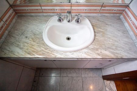 Apartamento para alugar com 226m², 4 quartos e 3 vagas Apartamento para alugar com 226m², 4 quartos e 3 vagasBanheiro da Suíte 2