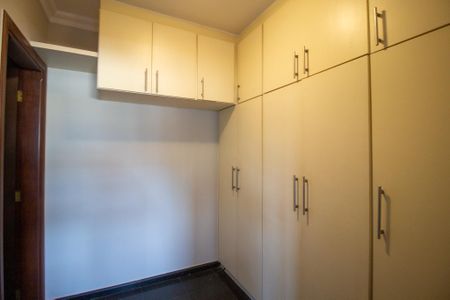 Apartamento para alugar com 226m², 4 quartos e 3 vagas Apartamento para alugar com 226m², 4 quartos e 3 vagasQuarto de Serviço