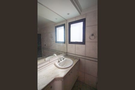 Apartamento para alugar com 226m², 4 quartos e 3 vagas Apartamento para alugar com 226m², 4 quartos e 3 vagasBanheiro da Suíte 1