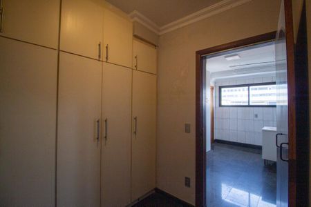 Apartamento para alugar com 226m², 4 quartos e 3 vagas Apartamento para alugar com 226m², 4 quartos e 3 vagasQuarto de Serviço