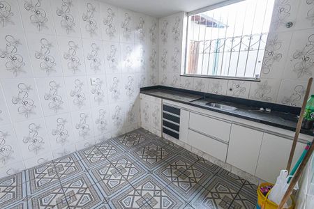 Casa para alugar com 230m², 4 quartos e 4 vagas Casa para alugar com 230m², 4 quartos e 4 vagascozinha
