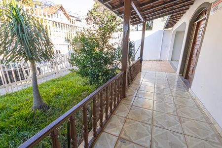 Casa para alugar com 230m², 4 quartos e 4 vagas Casa para alugar com 230m², 4 quartos e 4 vagasvaranda