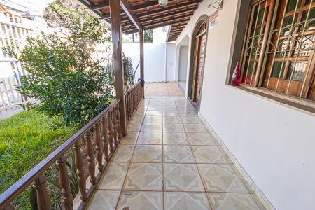 Casa para alugar com 230m², 4 quartos e 4 vagas Casa para alugar com 230m², 4 quartos e 4 vagasvaranda