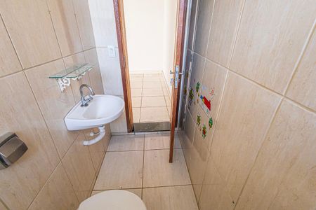 Casa para alugar com 230m², 4 quartos e 4 vagas Casa para alugar com 230m², 4 quartos e 4 vagasBanheiro / DCE