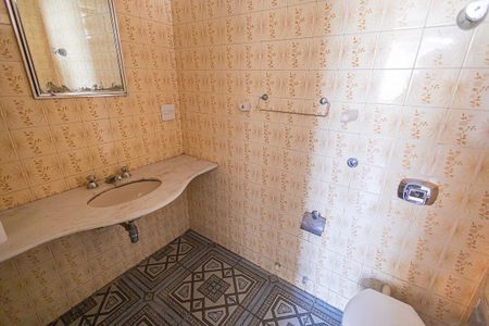 Casa para alugar com 230m², 4 quartos e 4 vagas Casa para alugar com 230m², 4 quartos e 4 vagassuite