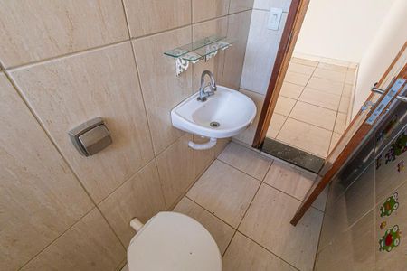 Casa para alugar com 230m², 4 quartos e 4 vagas Casa para alugar com 230m², 4 quartos e 4 vagasBanheiro / DCE