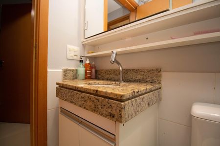 Apartamento à venda com 47m², 2 quartos e 1 vaga Apartamento à venda com 47m², 2 quartos e 1 vagaBanheiro Social