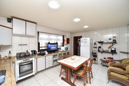 Casa à venda com 259m², 4 quartos e 3 vagasCozinha