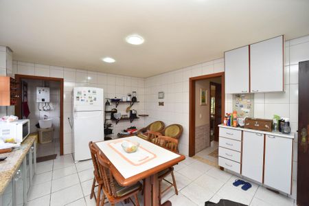 Casa à venda com 259m², 4 quartos e 3 vagasCozinha