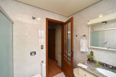 Casa à venda com 259m², 4 quartos e 3 vagasBanheiro da Suíte