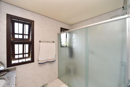 Casa à venda com 259m², 4 quartos e 3 vagasBanheiro da Suíte
