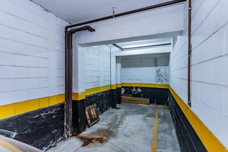 Casa de condomínio à venda com 230m², 3 quartos e 4 vagas Casa de condomínio à venda com 230m², 3 quartos e 4 vagasGaragem