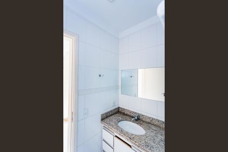 Casa de condomínio à venda com 230m², 3 quartos e 4 vagas Casa de condomínio à venda com 230m², 3 quartos e 4 vagasBanheiro da Suíte 3