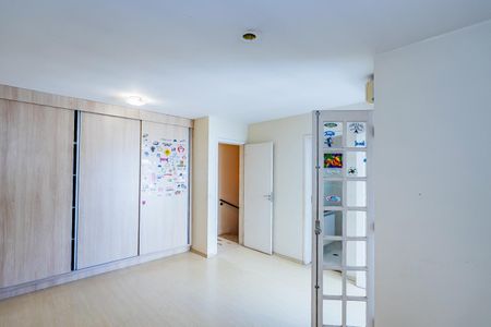 Casa de condomínio à venda com 230m², 3 quartos e 4 vagas Casa de condomínio à venda com 230m², 3 quartos e 4 vagasSuite 1