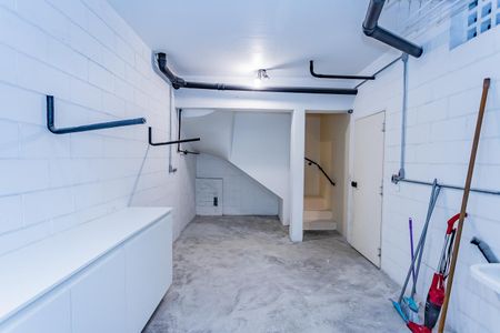 Casa de condomínio à venda com 230m², 3 quartos e 4 vagas Casa de condomínio à venda com 230m², 3 quartos e 4 vagasÁrea de Serviço