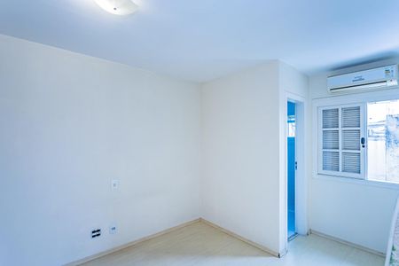 Casa de condomínio à venda com 230m², 3 quartos e 4 vagas Casa de condomínio à venda com 230m², 3 quartos e 4 vagasSuite 2