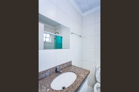 Casa de condomínio à venda com 230m², 3 quartos e 4 vagas Casa de condomínio à venda com 230m², 3 quartos e 4 vagasBanheiro suite 1