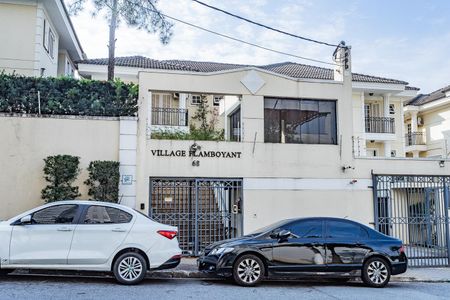 Casa de condomínio à venda com 230m², 3 quartos e 4 vagas Casa de condomínio à venda com 230m², 3 quartos e 4 vagasFachada